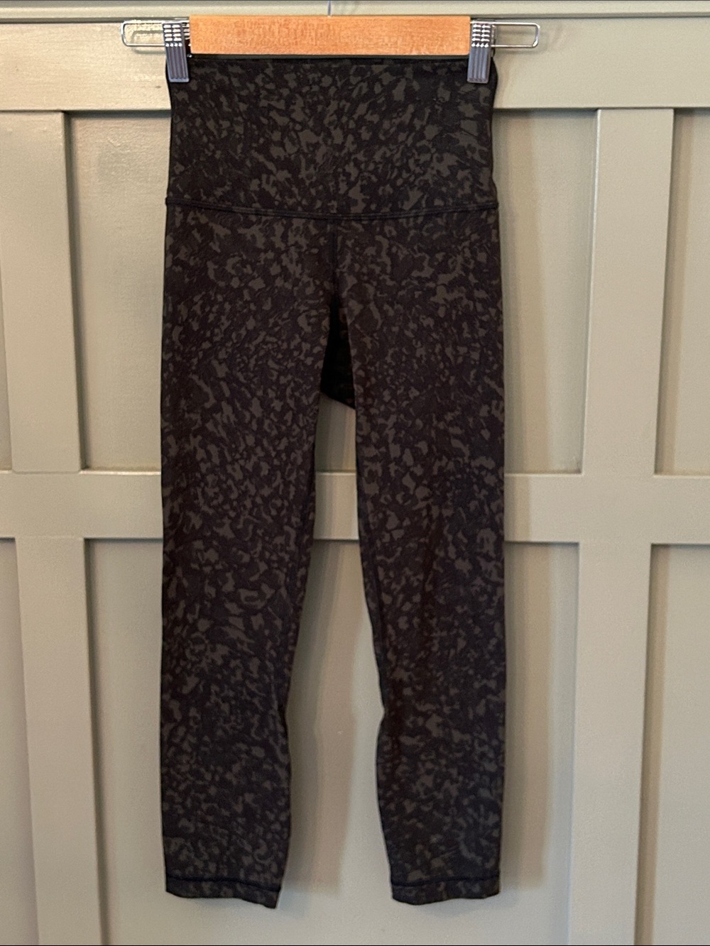 Lululemon Align Crop 21" Yoga Leggings Wild Thing Camo Dark Olive Multi Size 2